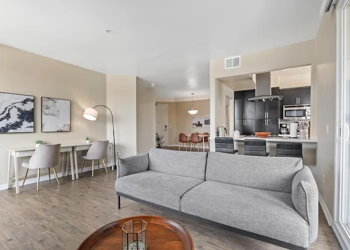 Charming 3-Bedroom 3 Bth Apt Near Venice Beach!