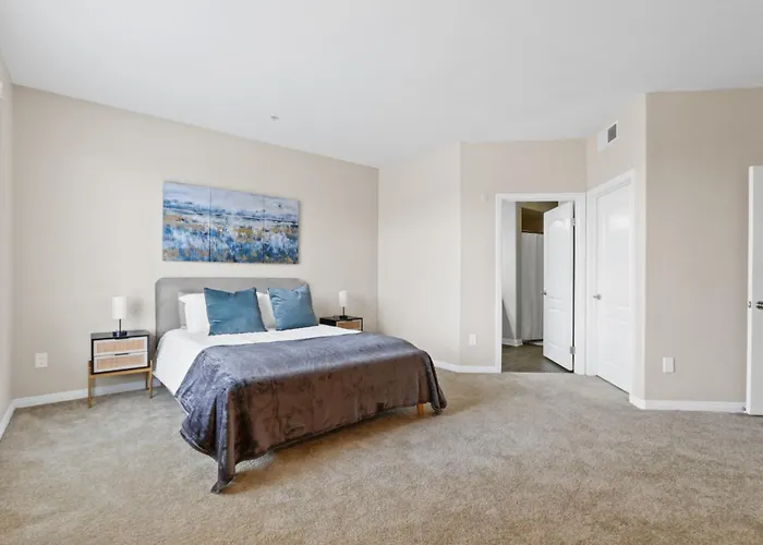 Charming 3-Bedroom 3 Bth Apt Near Venice Beach!