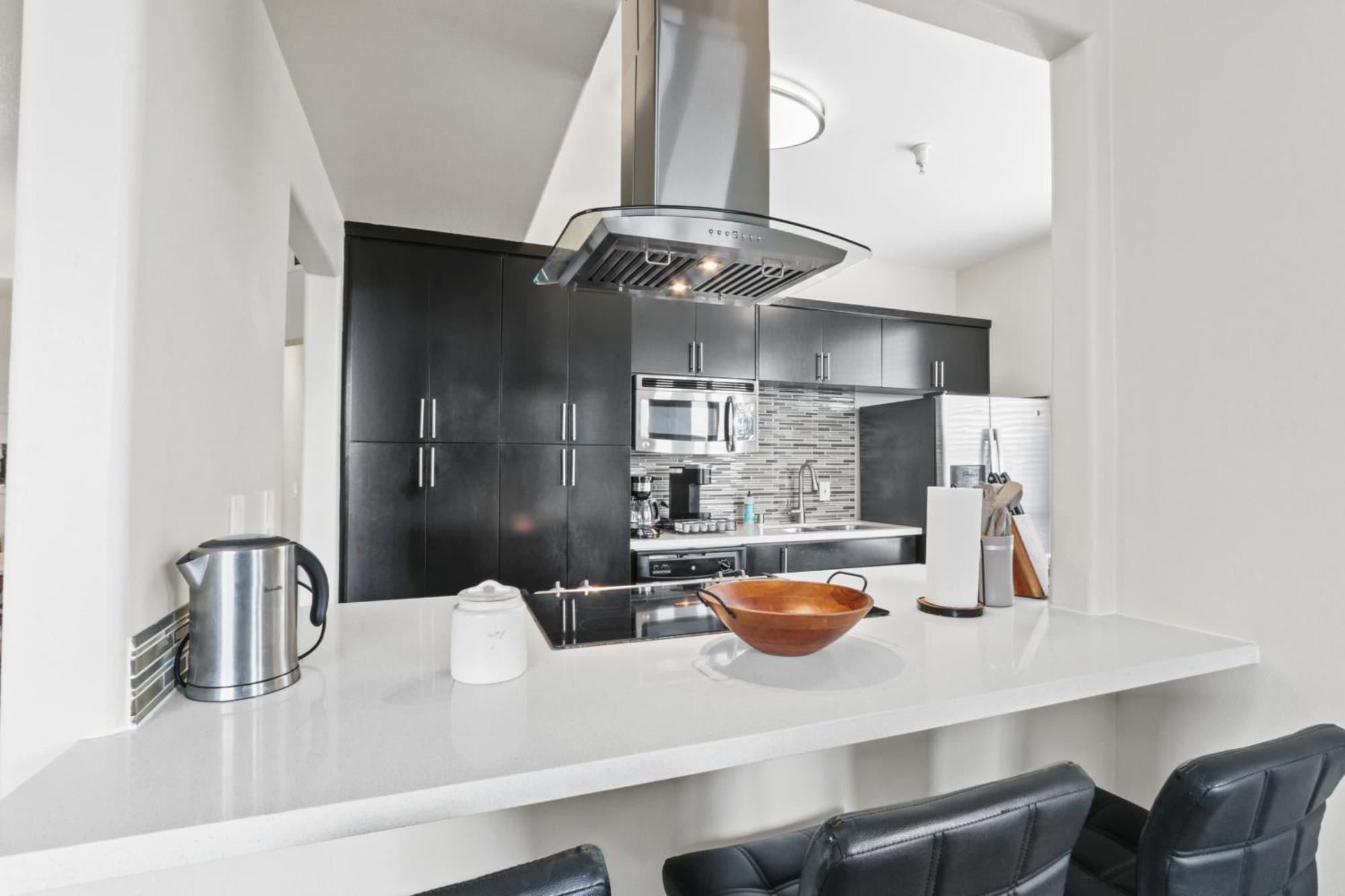 Spacious 3-bedroom 3bth In Marina Del Rey! Pool, Hot Tub, Free Parking Los Angeles