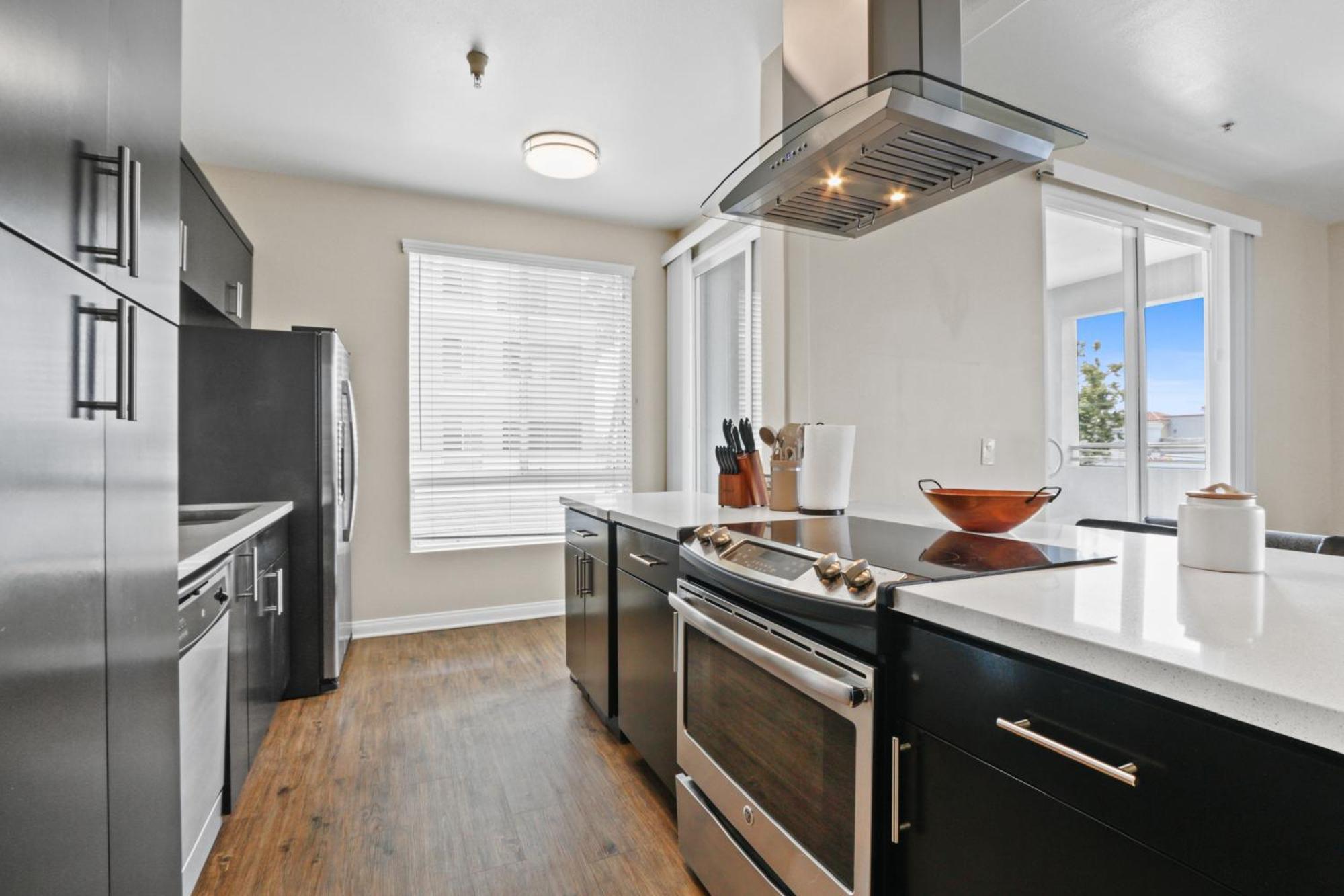 Spacious 3-bedroom 3bth In Marina Del Rey! Pool, Hot Tub, Free Parking Los Angeles