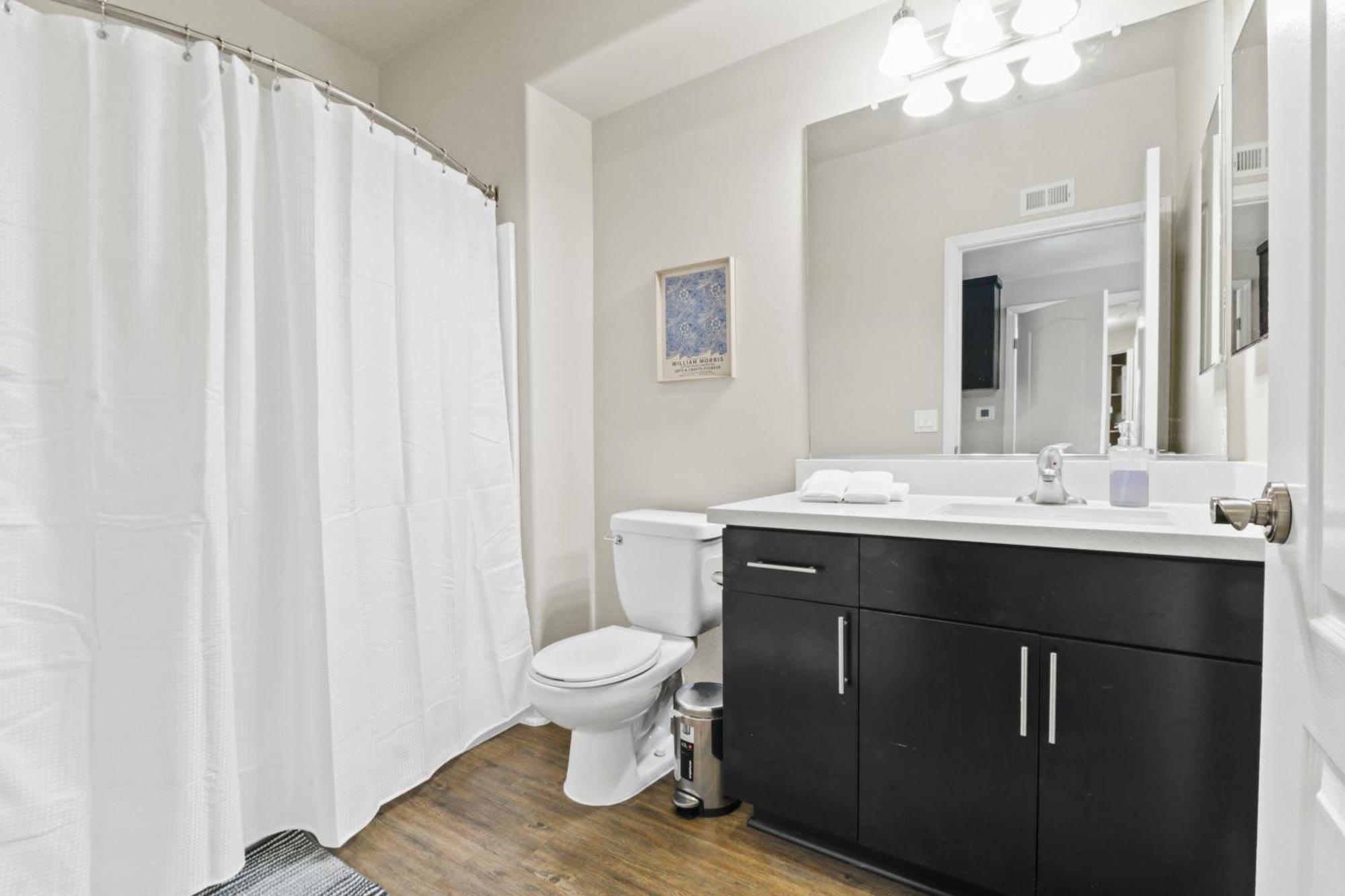 Apartment Spacious 3-bedroom 3bth In Marina Del Rey! Pool, Hot Tub, Free Parking Los Angeles