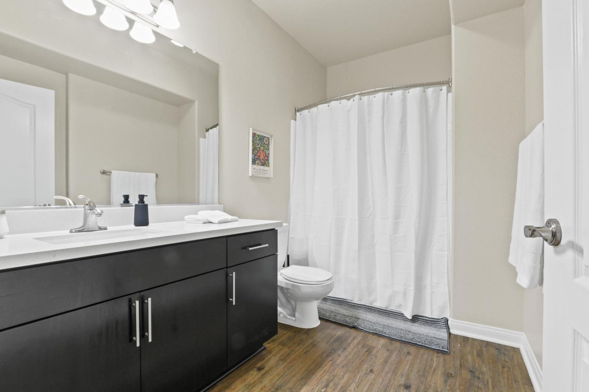Apartment Spacious 3-bedroom 3bth In Marina Del Rey! Pool, Hot Tub, Free Parking Los Angeles